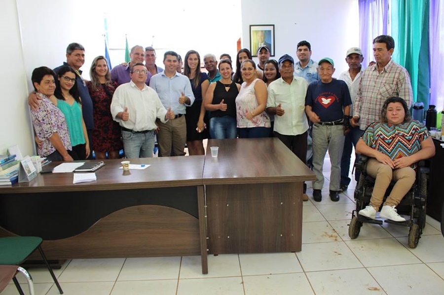 Rio Crespo: Deputados reúnem com o prefeito e garantem mais de um milhão de reais para o município.