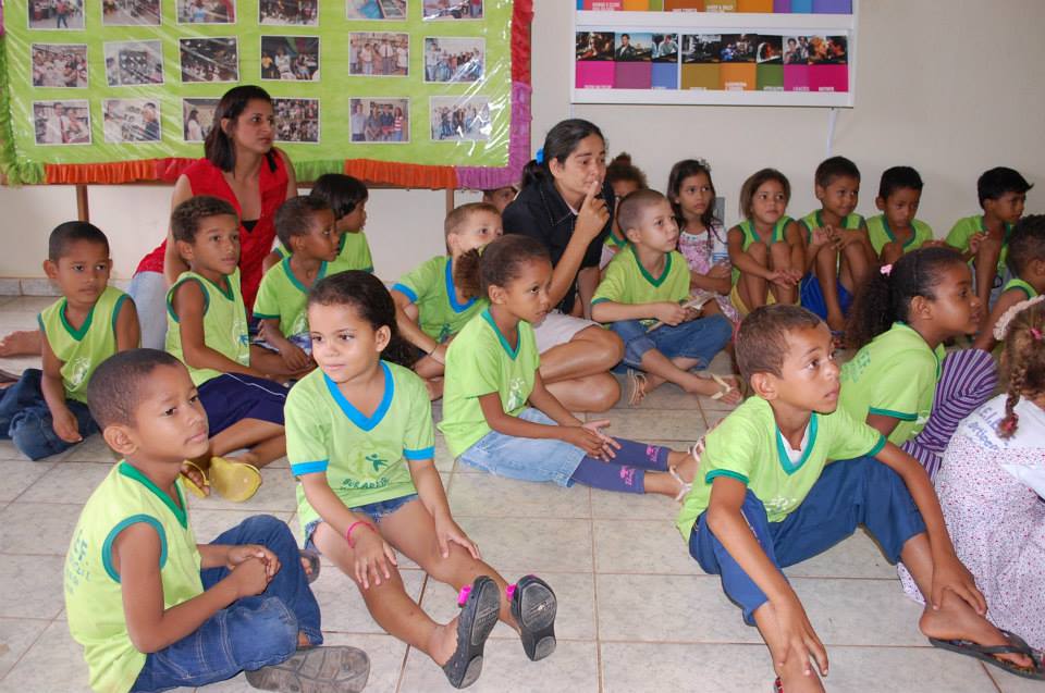 Alunos da Escola Ireno Berticelli visitam Biblicoteca Municipal