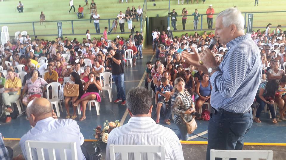 Deputado Adelino participa de sorteio de 349 casas em Ariquemes
