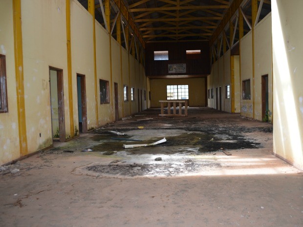 Cacoal: Usuários de droga utilizam prédio abandonado como moradia
