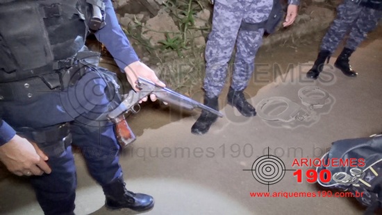 ARIQUEMES: Após denúncia, Polícia Militar localiza mochila com arma de fogo no Gerson Neco