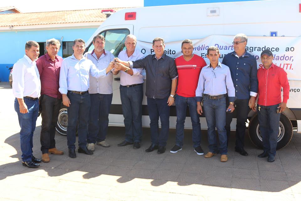 Adelino Follador entrega ambulância semi-UTI para São Miguel do Guaporé