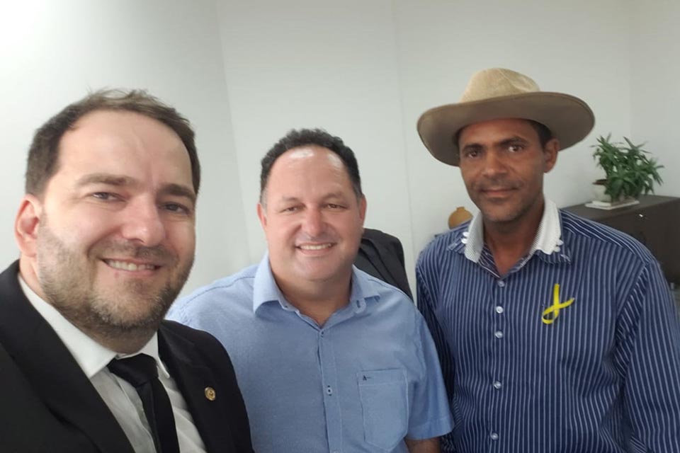 Alex Redano destina emenda de R$ 250 mil para feira do produtor rural de Cujubim