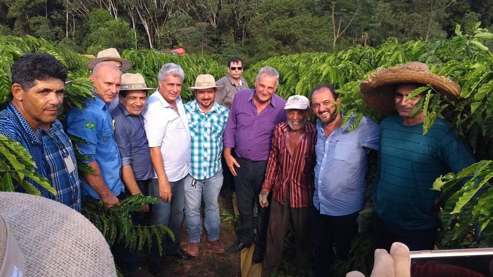 Follador visita plantação modelo de café clonal com secretários amapaenses em Alvorada do Oeste