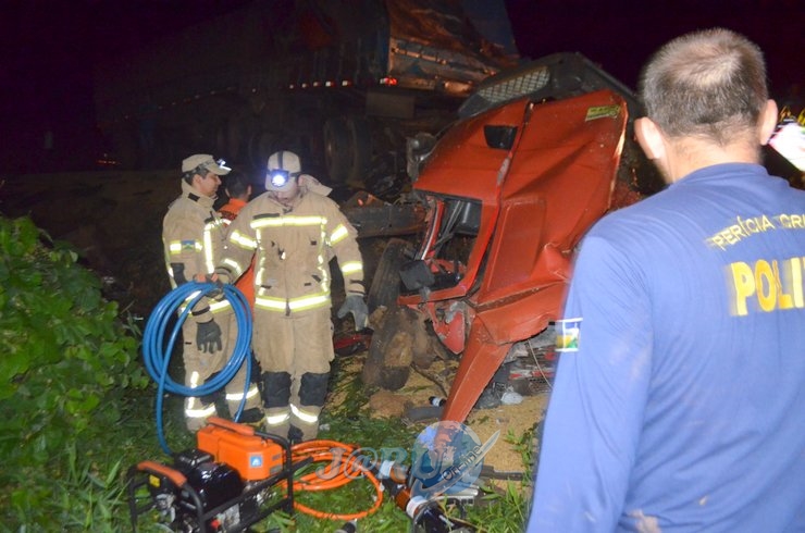 Jaru: Colisão entre caminhões deixa uma vítima fatal na BR 364