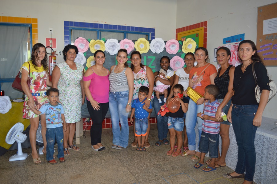 Rio Crespo: Comemoração ao dia das mães na Escola Infantil Carrossel Dourado