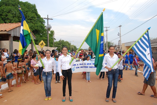 Rio Crespo: Desfile 7 de Setembro reúne mais de mil pessoas para prestigiar o evento