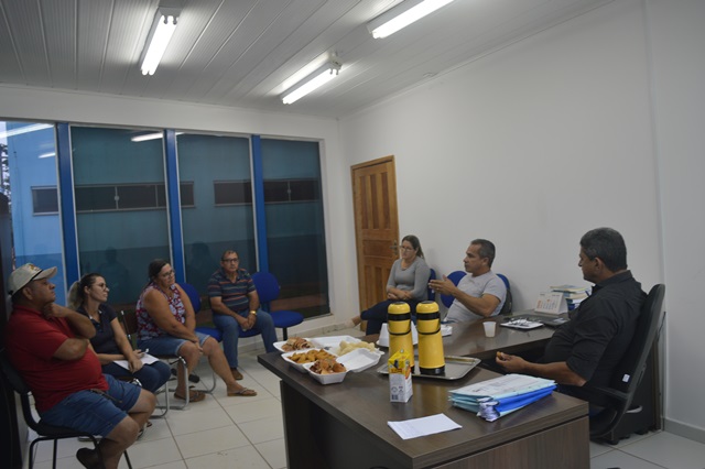Rio Crespo: Prefeito reúne com proprietários de agroindústrias