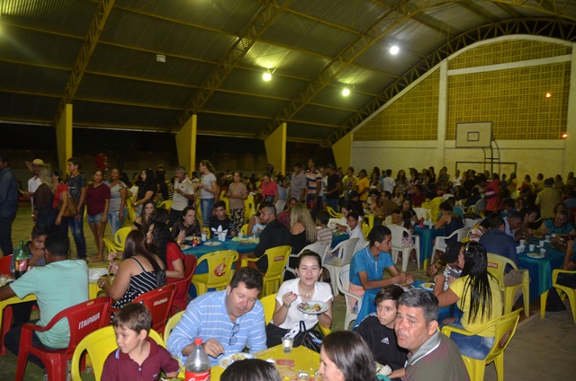 Rio Crespo> Mais de 400 pessoas participaram do jantar de  confraternização dos funcionários públicos da prefeitura municipal