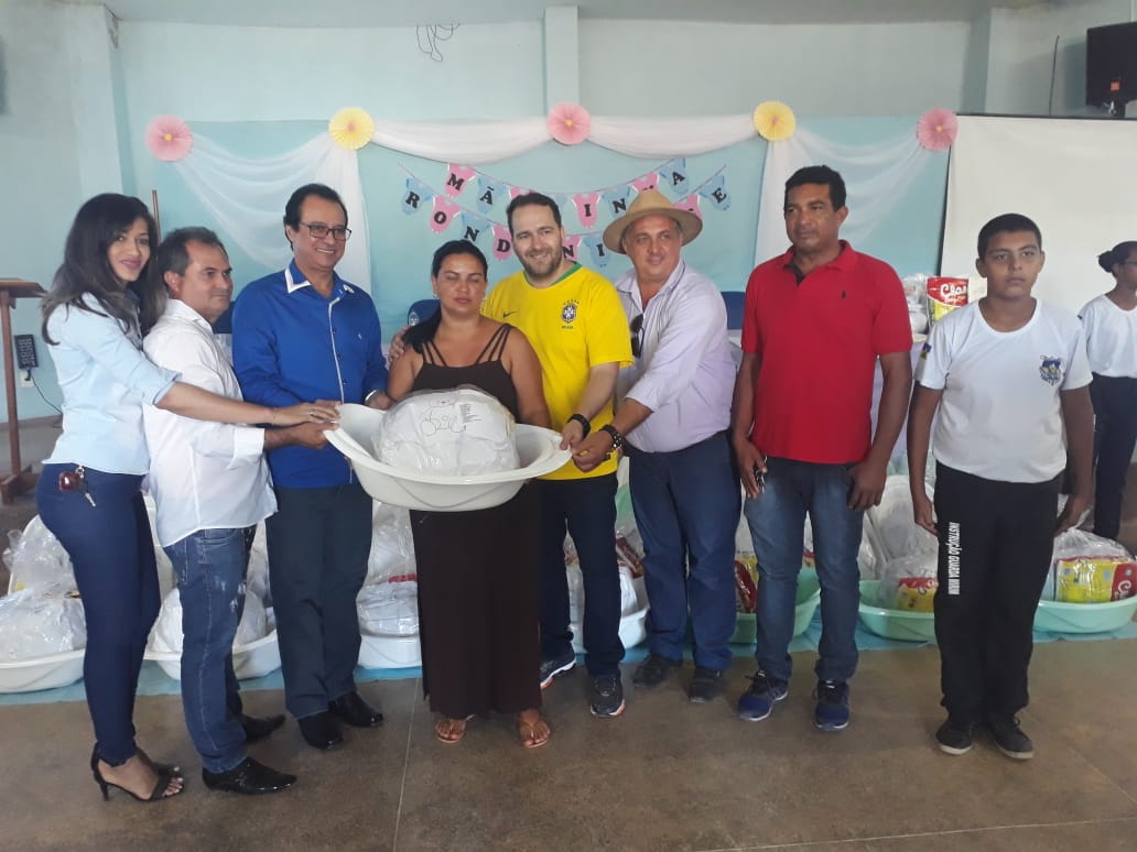 Itapuã do Oeste: Secretaria de Assistência Social distribuem kits enxovais através do projeto “Mãezinha Rondoniense”