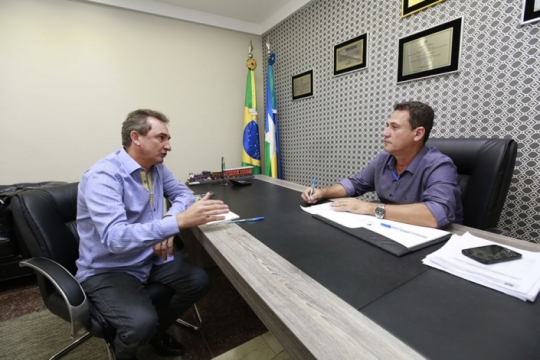 Maurão assegura R$ 300 mil para aeroporto de Rolim de Moura