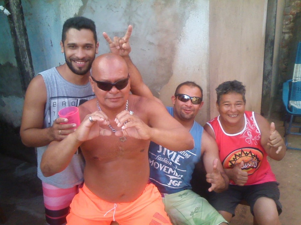 Homem é velado em bar, com direito a banda de forró e bebidas em Rondônia