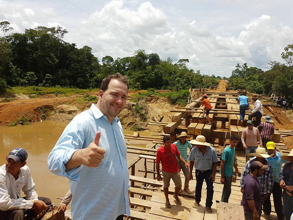 Alto Paraiso: Deputado Alex Redano reúne com diretor do “DER” para definir construção de ponte