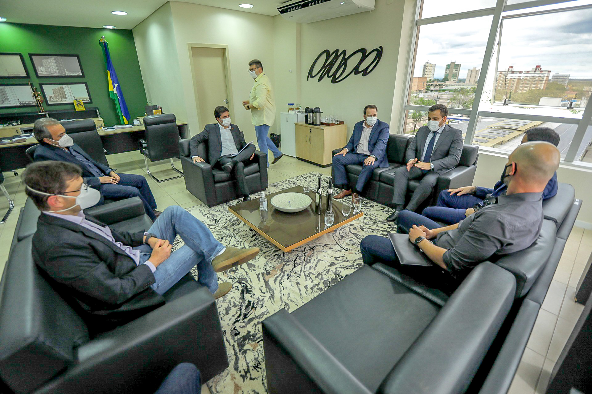 Presidente Alex Redano se reúne com dirigentes de poderes e instituições