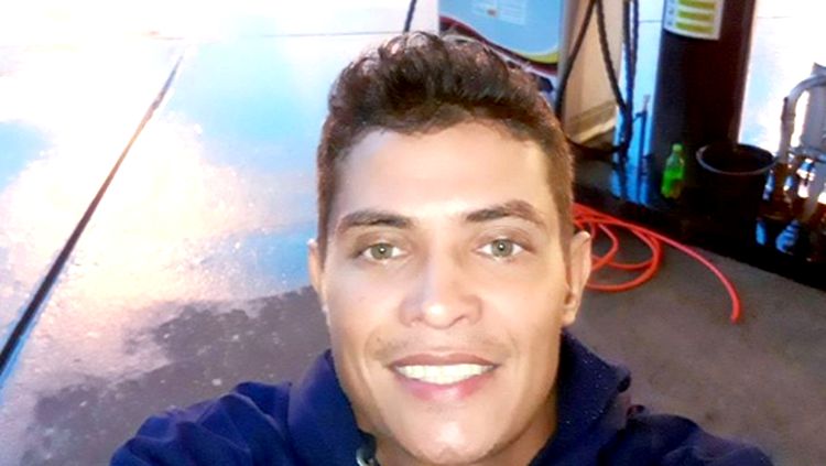 Com voz idêntica a de Amado Batista, frentista de Rondônia estoura na Internet