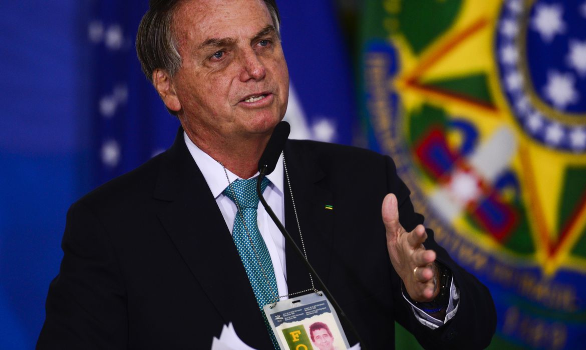 Na véspera de julgamento, Bolsonaro diz não ver motivos para perder direitos políticos, e defende arquivamento de ação