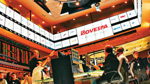 Bovespa tem leve alta e acumula ganhos de mais de 2% na semana