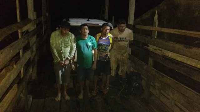 Dois brasileiros e dois bolivianos são presos transportando carro para a Bolívia na zona rural de Guajará