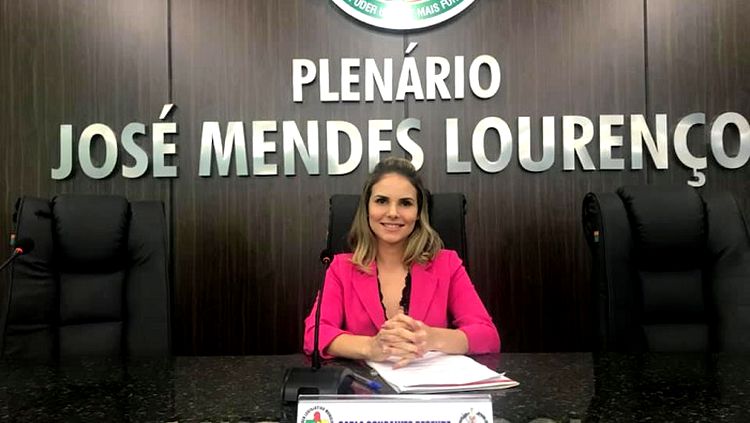 Ariquemes: Primeira mulher a presidir Câmara, Carla Redano enfrenta desafios