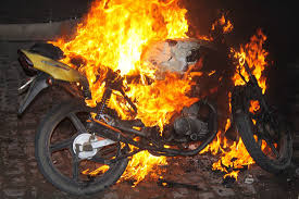 Ouro Preto do Oeste:Homem queima moto do ex-patrão após cobrar diária e não receber