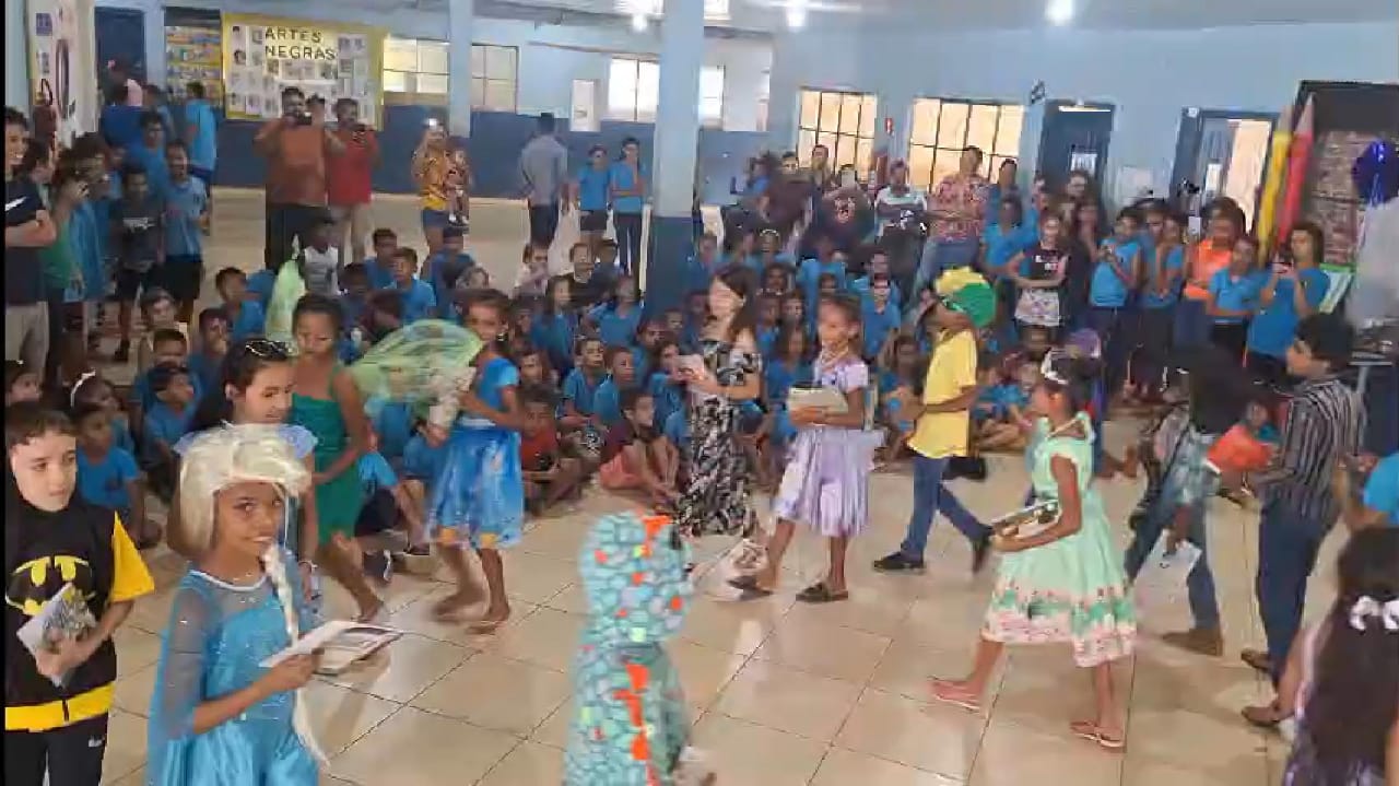 Rio Crespo: Alunos do 3º ano da Escola Vaneide de Oliveira dão show na apresentação do projeto “Mundo da Imaginação”