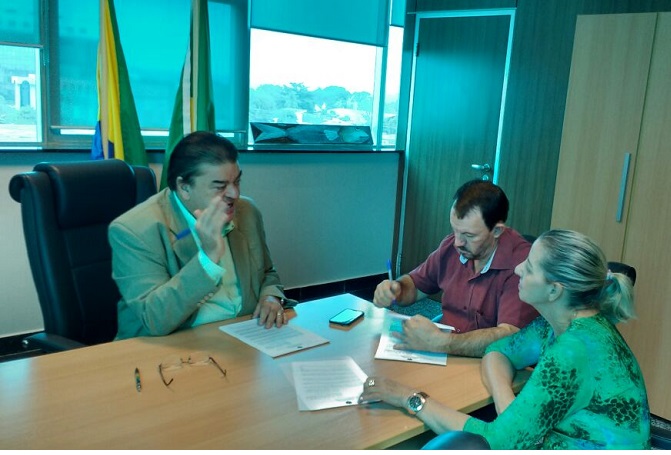Governador Jorge Teixeira recebe R$ 50 mil em emenda do deputado Adelino Follador