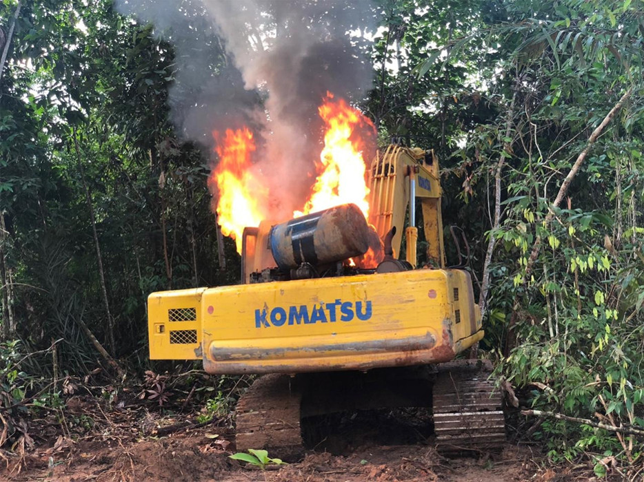 Polícia Federal destrói máquinas em terras indígenas em Rondônia