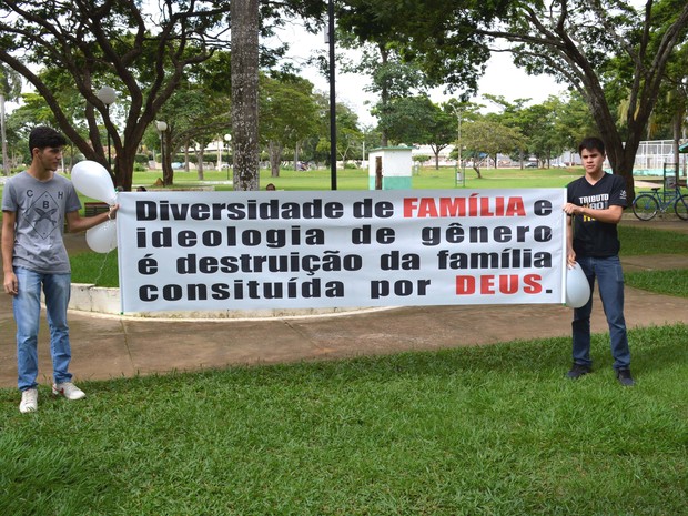 Protesto contra famílias gays reúne cerca de 500 pessoas em Rondônia