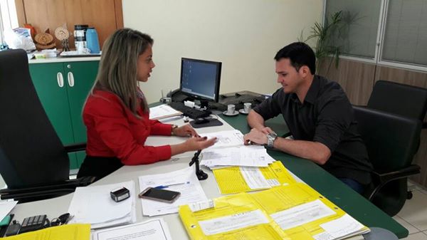 Vereador Renato padeiro solicita do executivo municipal  equipe técnica para atender contribuintes