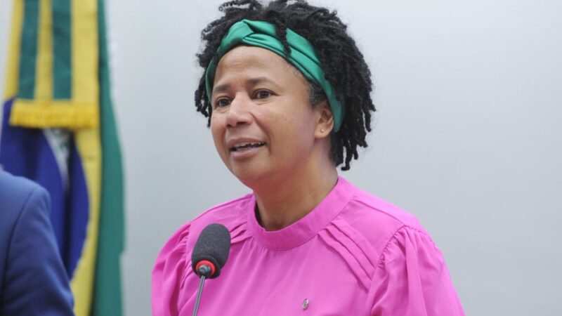 Deputada Sílvia Cristina alerta para os números alarmantes de casos de câncer de mama