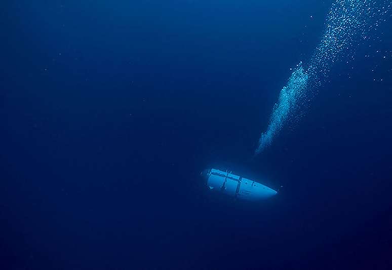 Submarino: possíveis restos humanos são descobertos entre os destroços
