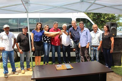 Adelino Follador participa de entrega de Van e Capela em Rio Crespo