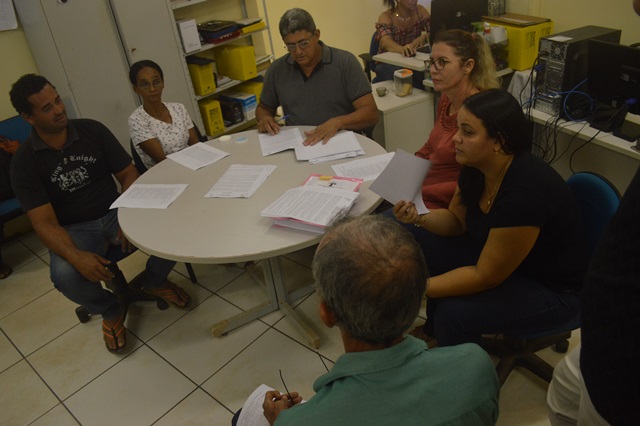 Rio Crespo> Prefeito assina contrato com produtores rurais para aquisição de alimentos para merenda escolar do município.