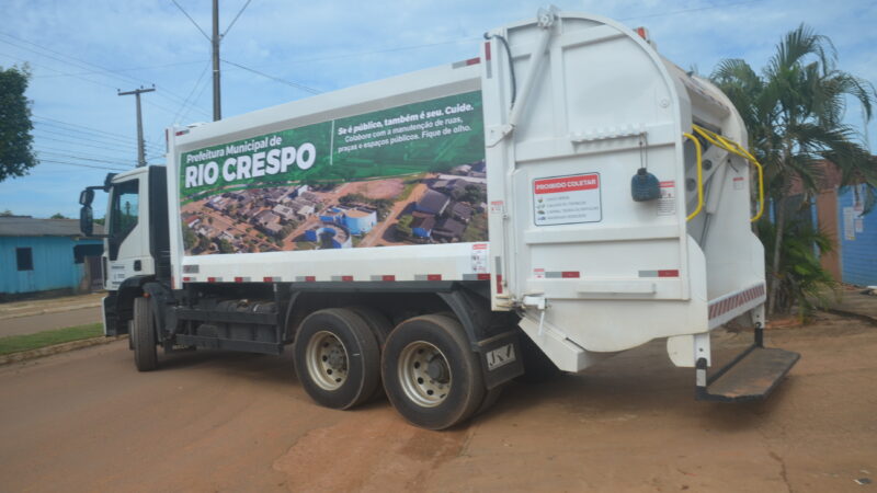 Rio Crespo: Através de emenda parlamentar da ex deputada Mariana Carvalho o município recebe caminhão coletor de lixo.
