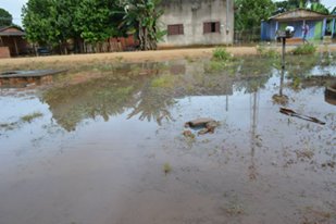 Itapuã do Oeste: Moradores ficam ilhados com as fortes chuvas