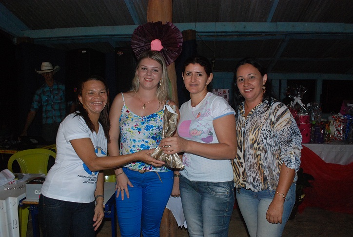 Rio Crespo: Comunidade São Roque homenageia as Mães com um delicioso jantar e sorteio de Brindes
