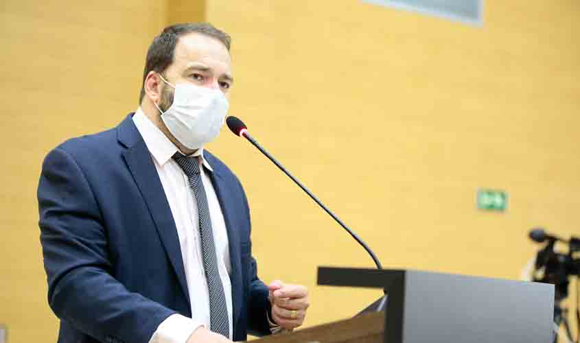 Emenda de Alex Redano garante convênio de R$ 225 mil para aquisição de material didático para Monte Negro
