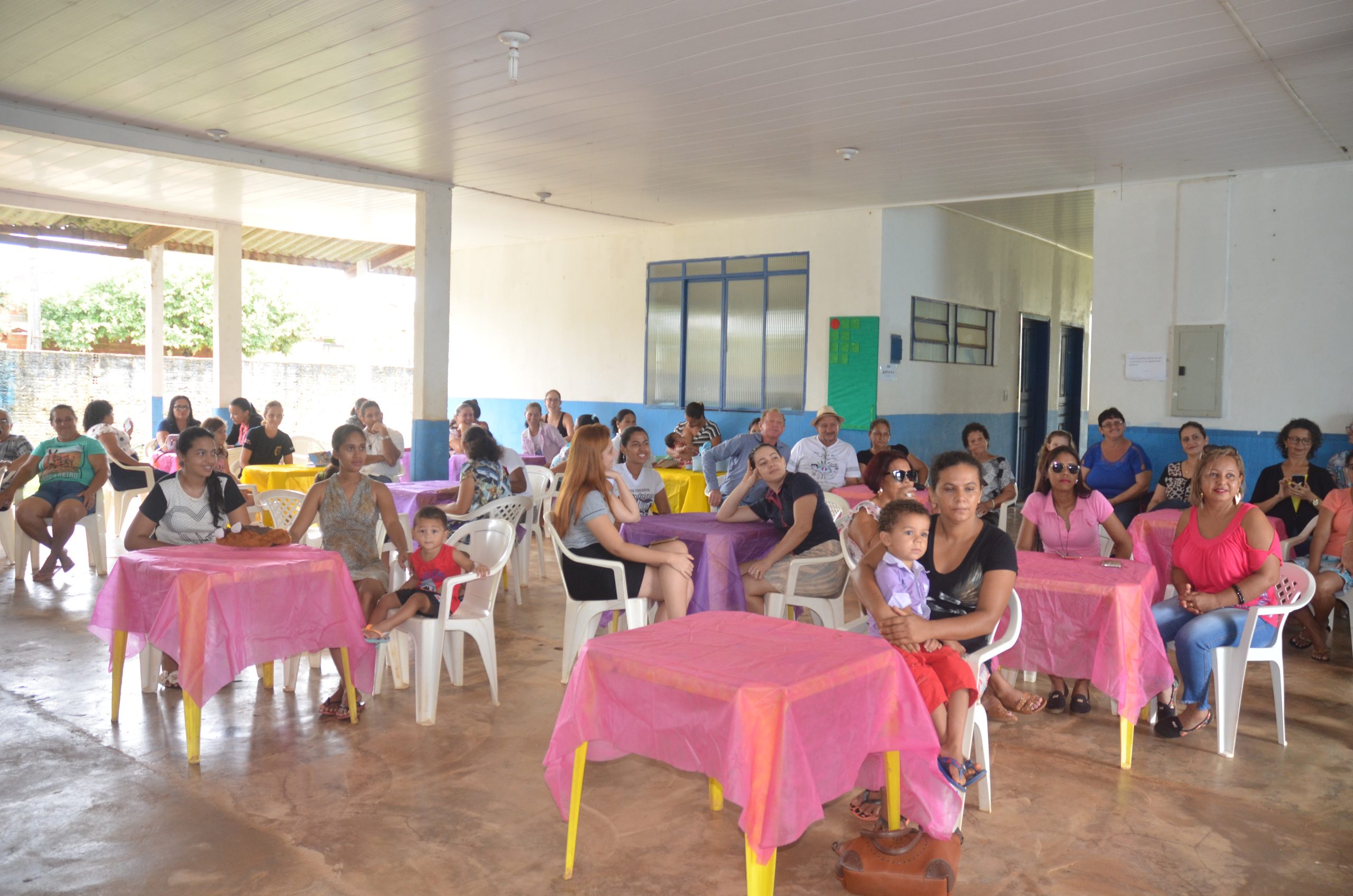 Rio Crespo> Mulheres são agraciadas com café da manhã em comemoração ao dia Internacional da mulher