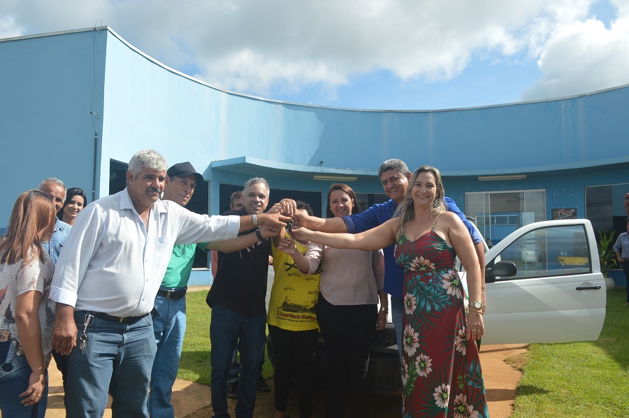 Rio Crespo:Secretaria de Agricultura é contemplada com veiculo utilitário