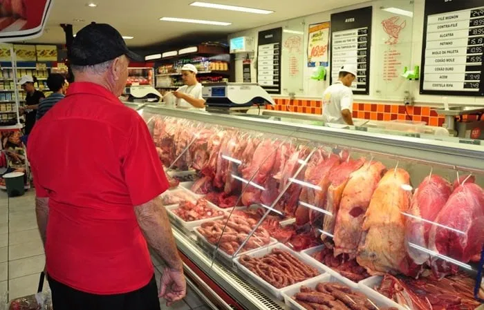 Regionais : Alta da carne bovina puxa preços de porco e frango, que já dobra de valor