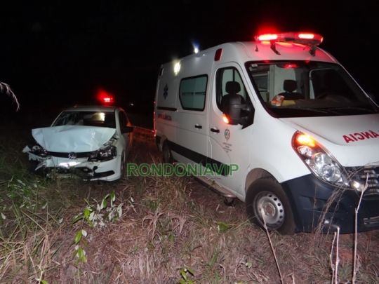 Monte Negro:Animais soltos na pista provoca acidente com ambulância