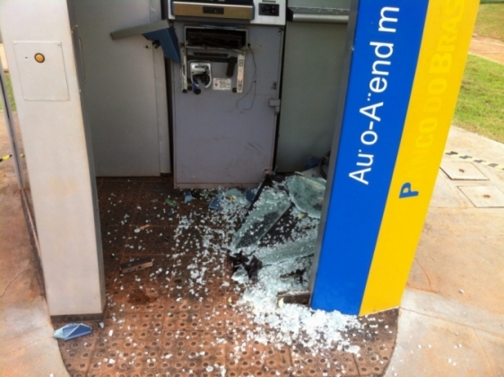 Pimenta Bueno: Bandidos tentam explodir caixa de banco