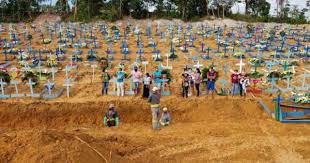 Prefeitura de Manaus recua após gerar polêmica com decisão de empilhar corpos em valas comuns