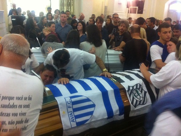 Profissionais da RBS mortos em voo são homenageados em Florianópolis