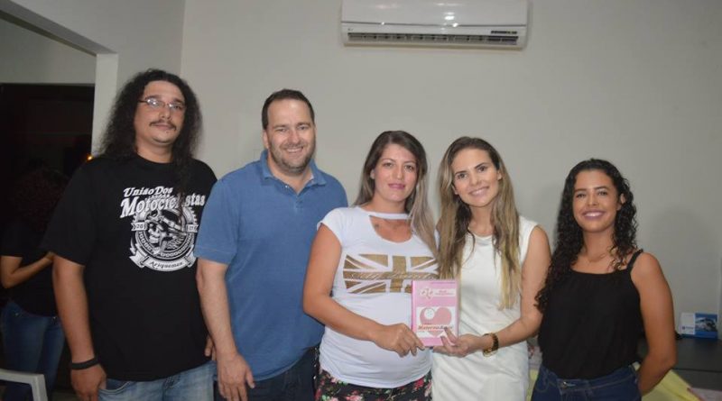 Vereadora Carla Redano participa da entrega de Books Fotográficos para as mamães gestantes