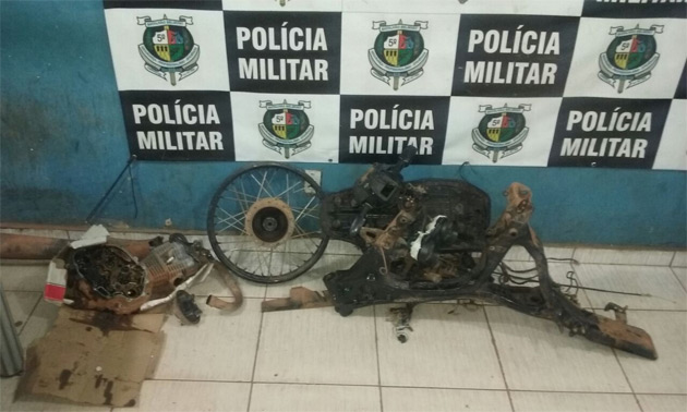 Polícia Militar localiza desmanche de motos roubadas e três são presos