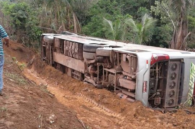 Acidente na BR-364, entre Ouro Preto e Ji-Paraná, envolvendo ônibus da Eucatur deixa uma vítima fatal