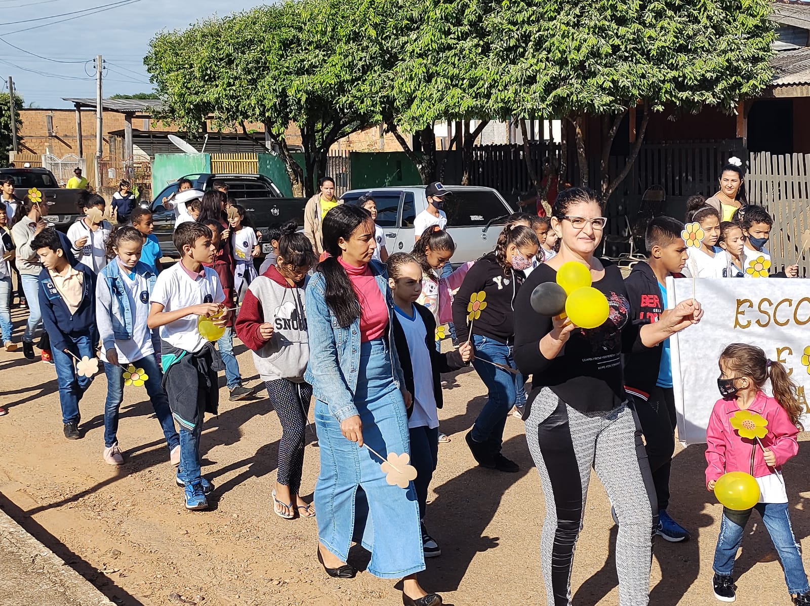 Secretaria de Assistência Social e CRAS,com o apoio da Prefeitura de Rio Crespo, promove caminhada em prol da campanha “FAÇA BONITO” no combate à exploração sexual de crianças e adolescentes