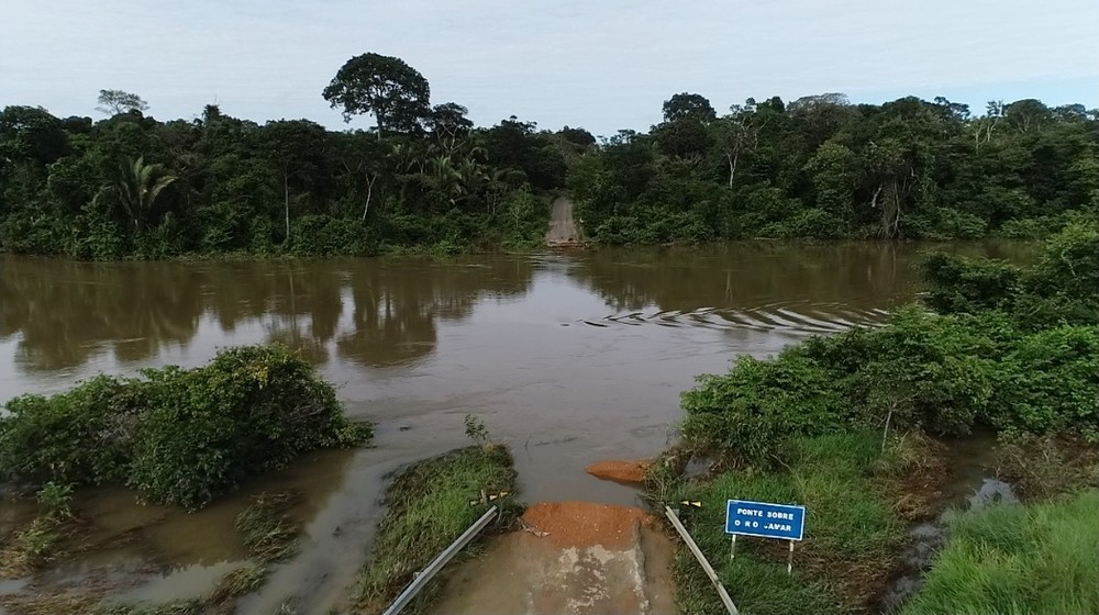 Ponte interditada há mais de um mês na RO-459 é arrastada pelo rio Jamari em Alto Paraíso, RO