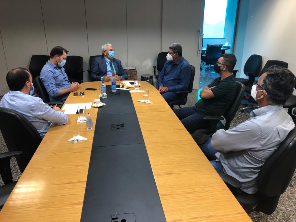 Rio Crespo: Prefeito e secretários reúnem com vice-governador e diretor geral do DER para solicitar melhorias nas estradas vicinais do Oriente Novo.